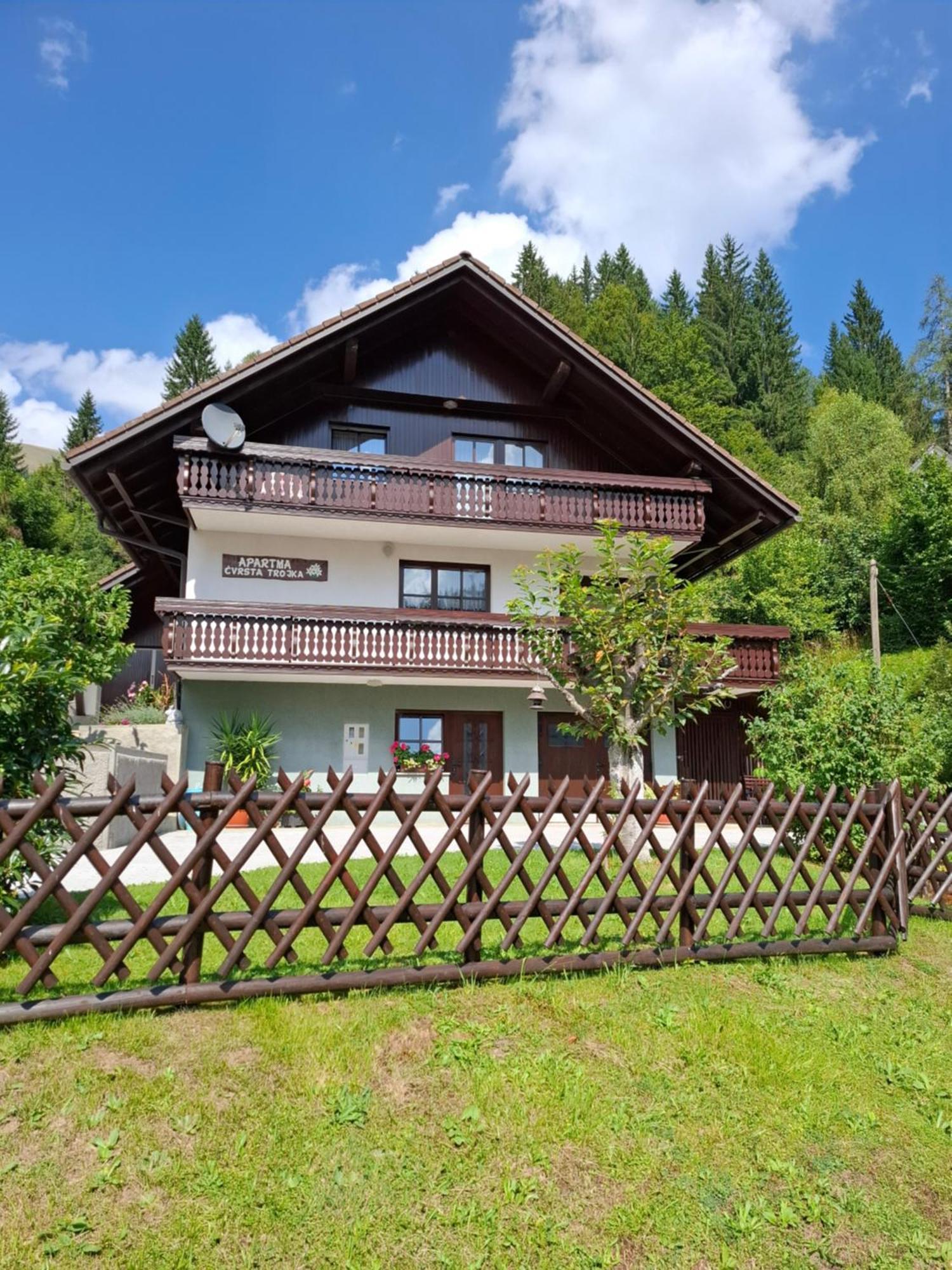 Apartma Cvrsta Trojka Jesenice Exteriér fotografie