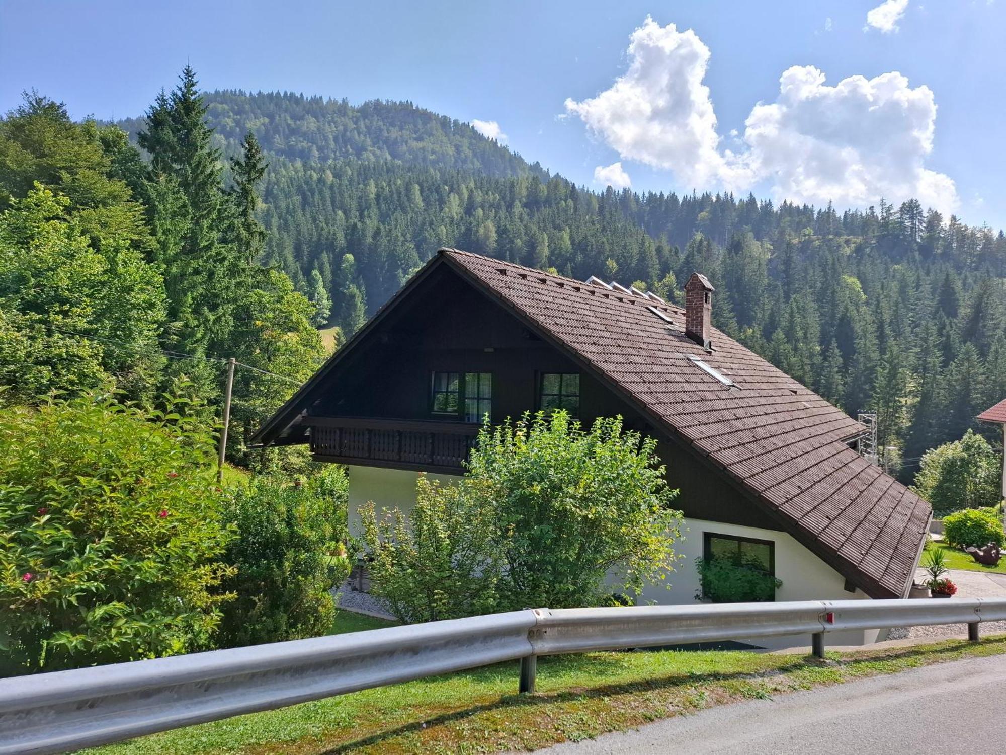 Apartma Cvrsta Trojka Jesenice Exteriér fotografie