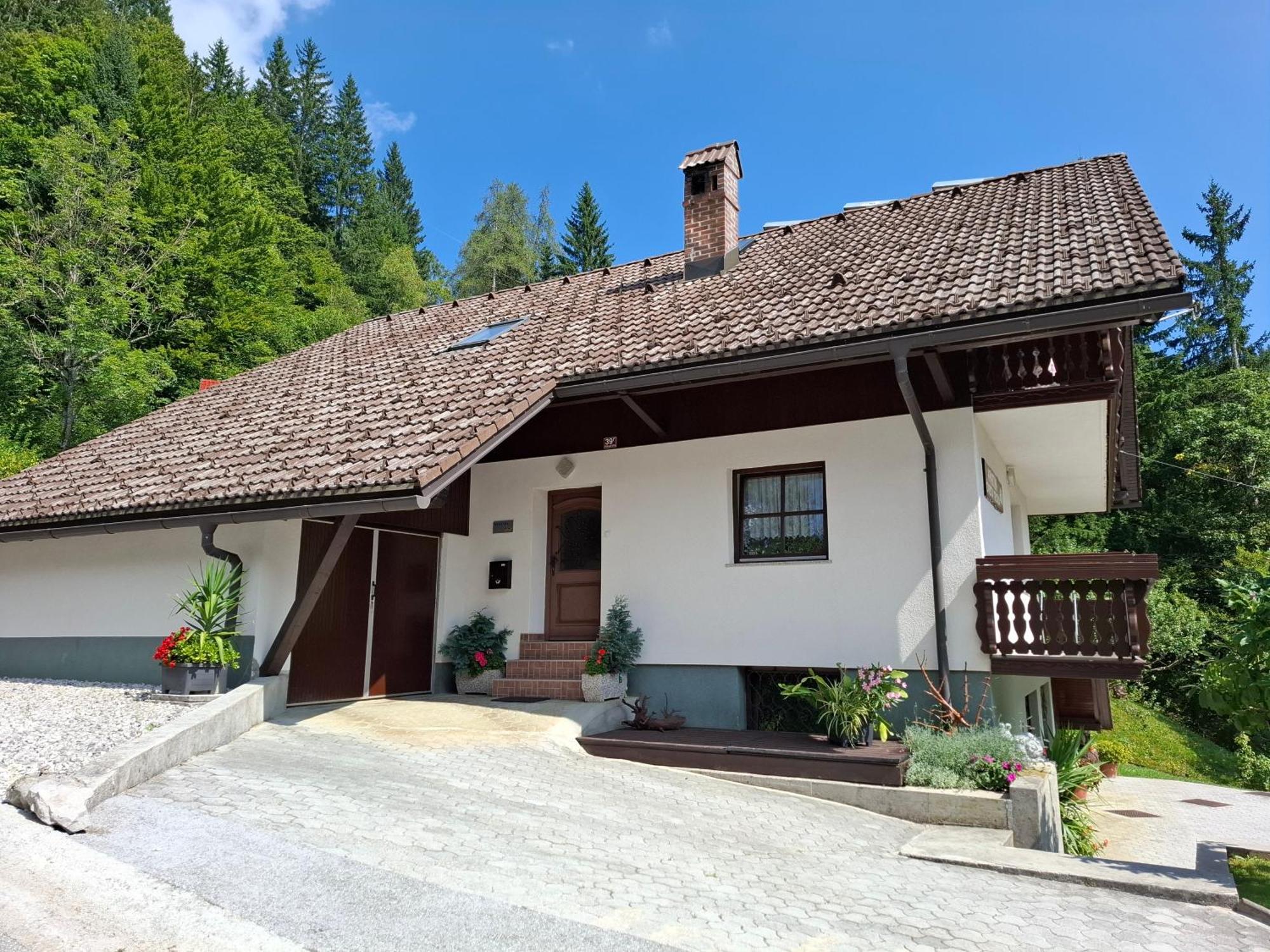Apartma Cvrsta Trojka Jesenice Exteriér fotografie